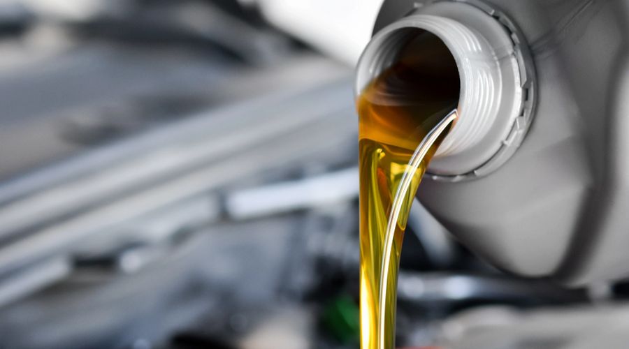 Genuine Mercedes-Benz oil being poured